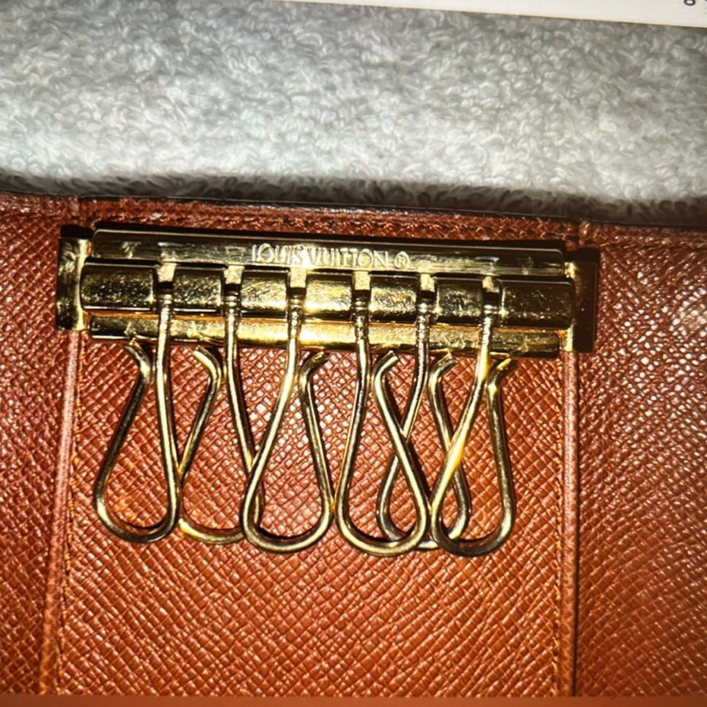 Louis Vuitton Brown and Gold Monogram Key holder/ Card case - Picture 5 of 9